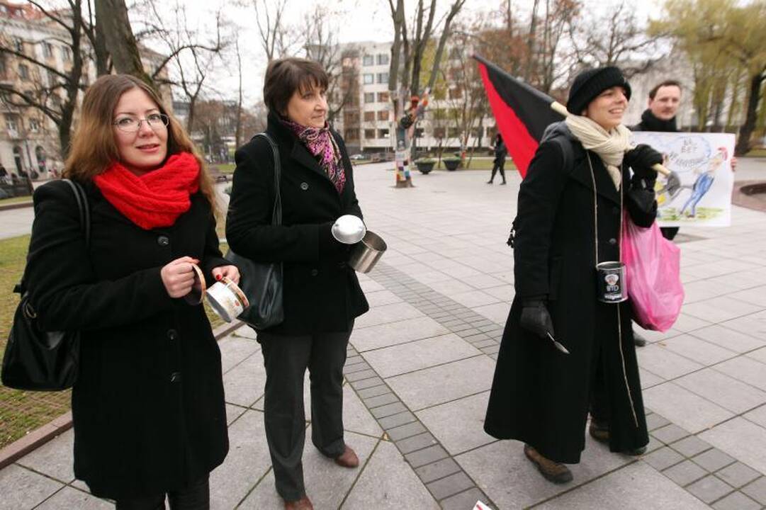 Eitynes surengę aktyvistai: diržų veržimasis padidino skurdą