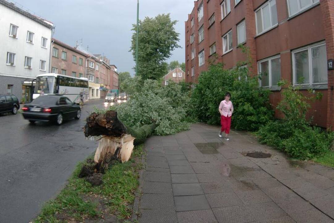 Uostamiestį vėl užklupo stipri vėtra ir lietus (papildyta 21:24 val.)