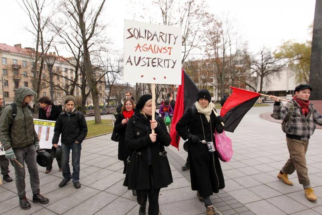Eitynes surengę aktyvistai: diržų veržimasis padidino skurdą