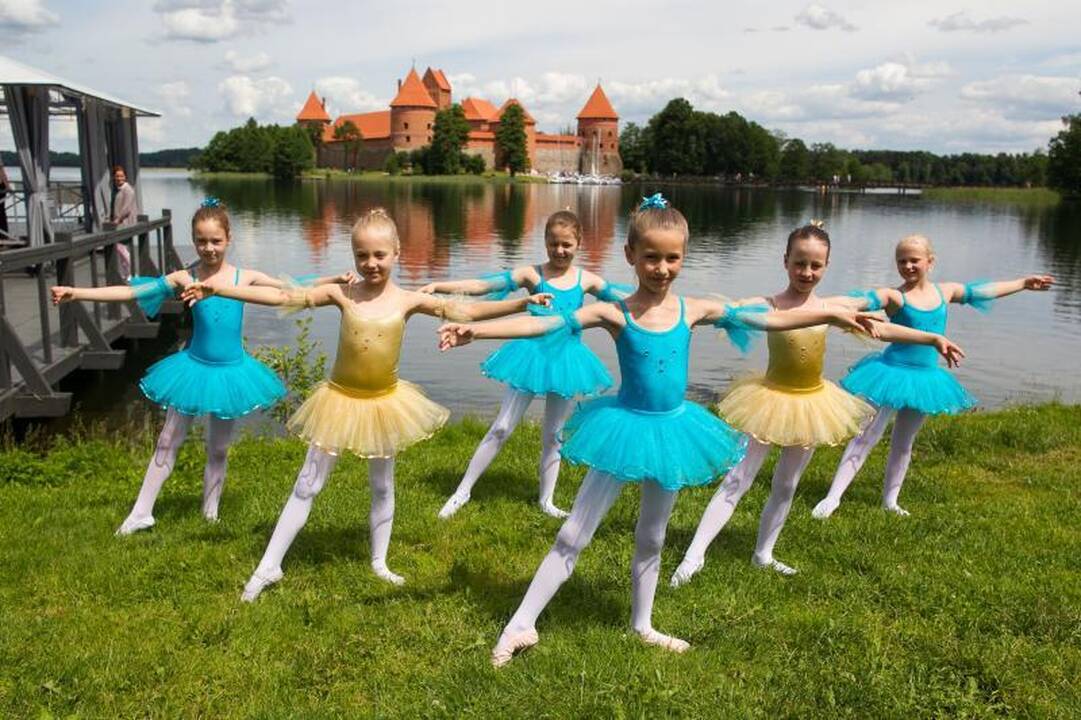 „Gulbių ežeras“ – Galvės ežere ir pilyje 