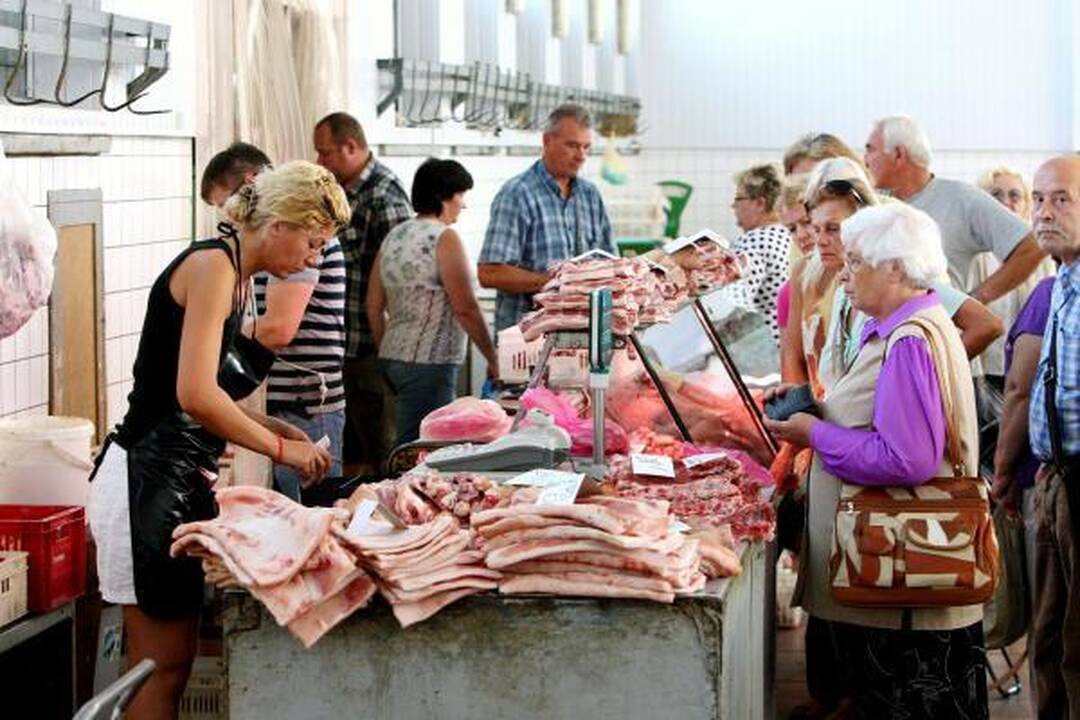 Turgaus pirkėjų krepšeliai: mėsą nurungia daržovės ir uogos