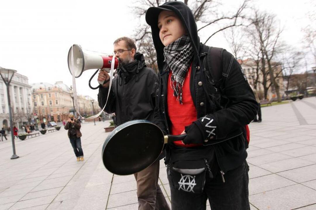 Eitynes surengę aktyvistai: diržų veržimasis padidino skurdą