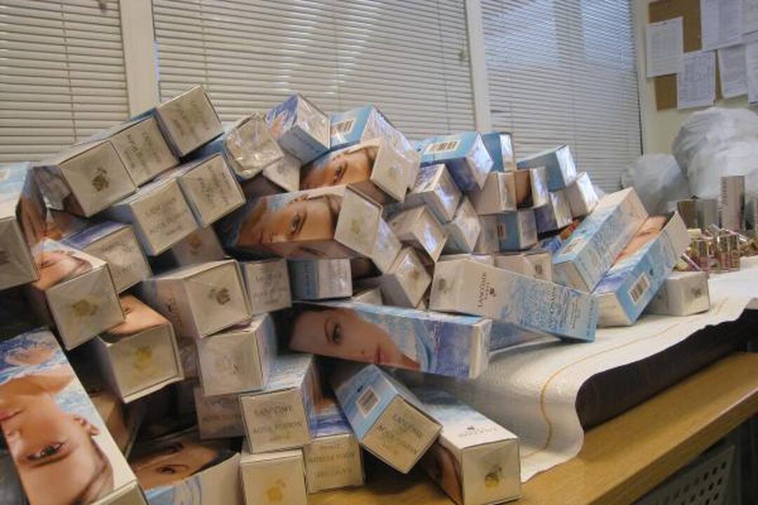 Traukinyje aptikta 200 kg kontrabandinės kosmetikos