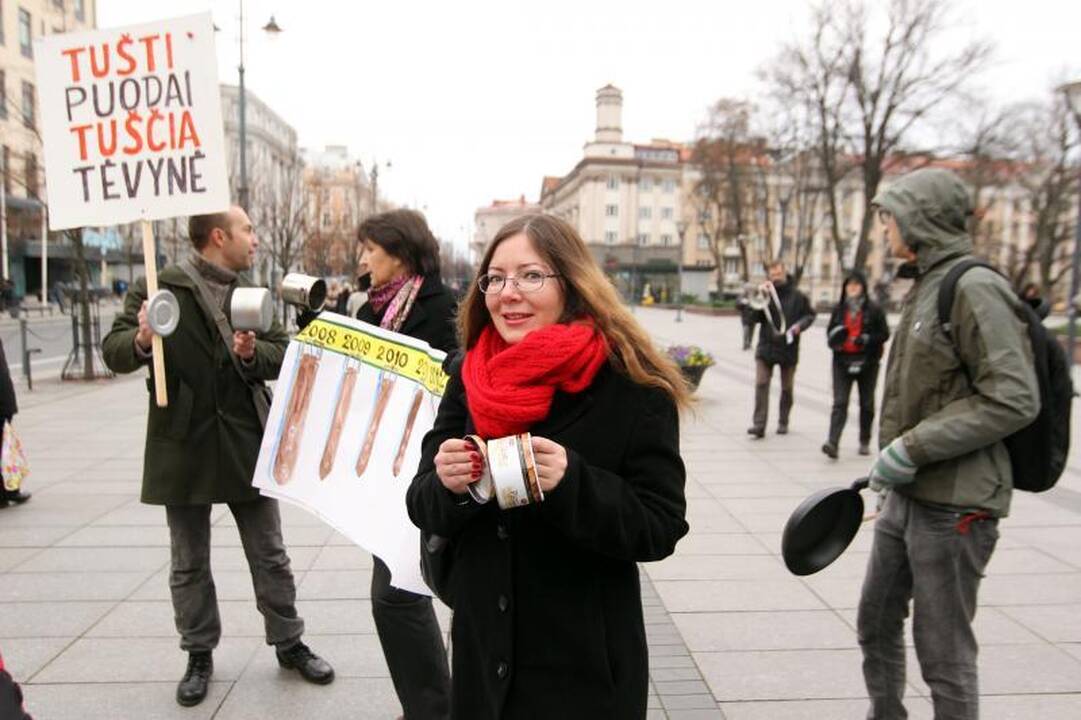Eitynes surengę aktyvistai: diržų veržimasis padidino skurdą