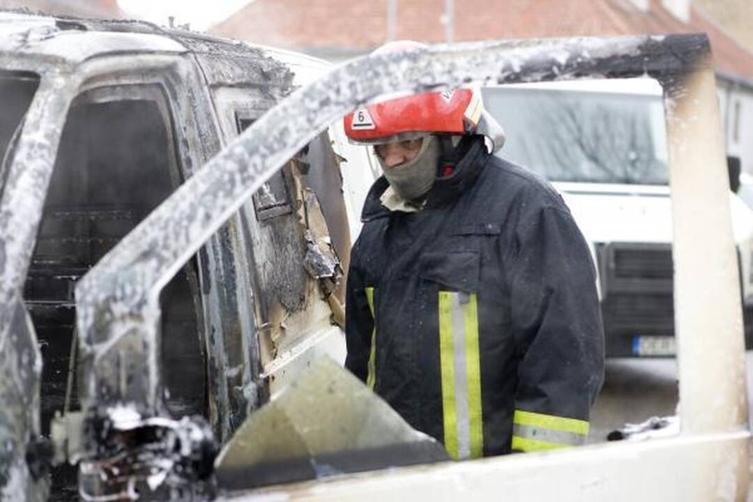 Vilniuje liepsnojo inkasatorių automobilis su pinigais (papildyta)