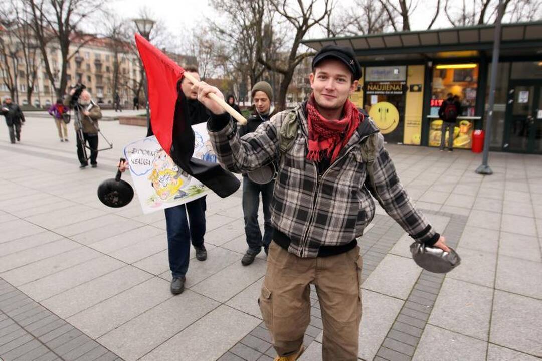 Eitynes surengę aktyvistai: diržų veržimasis padidino skurdą