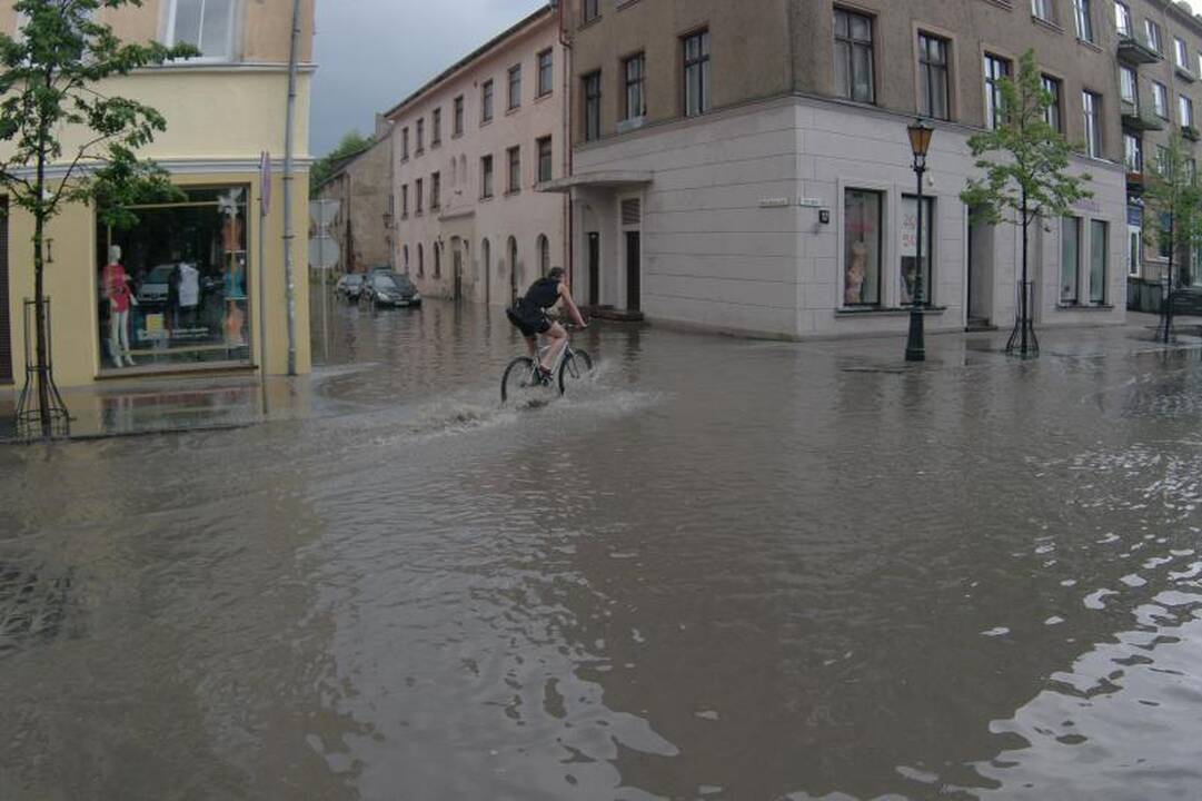 Uostamiestį vėl užklupo stipri vėtra ir lietus (papildyta 21:24 val.)