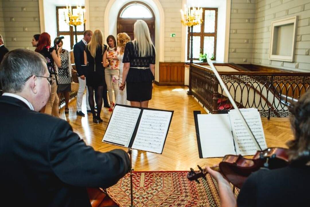 Kauno rotušėje savo išrinktąją vedė dainininkas R. Difartas