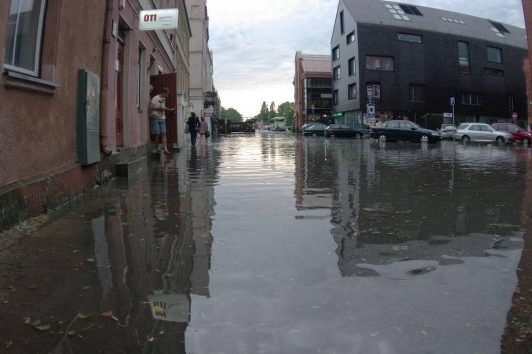 Uostamiestį vėl užklupo stipri vėtra ir lietus (papildyta 21:24 val.)