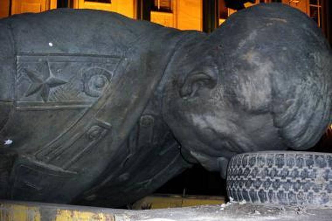 Ukrainoje Stalino statula liko be galvos
