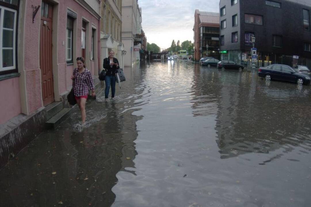 Uostamiestį vėl užklupo stipri vėtra ir lietus (papildyta 21:24 val.)