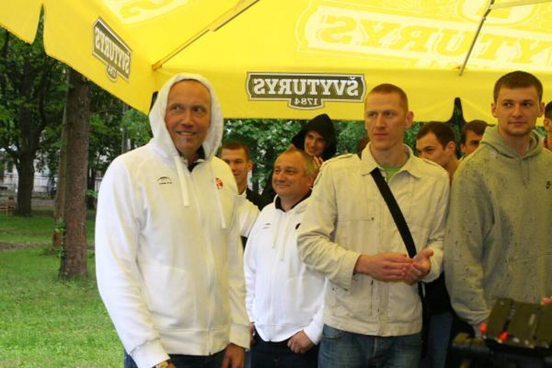 „Lietuvos ryto“ pergales primins ąžuolų parkas