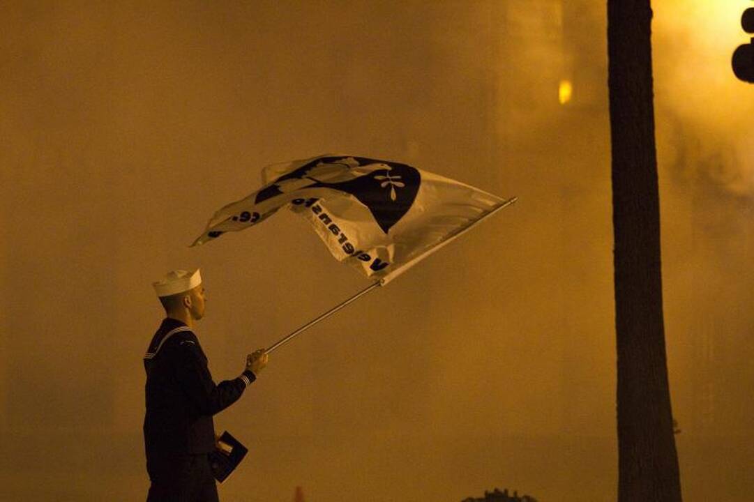 Kalifornijoje protestų dalyvius policija vaikė ašarinėmis dujomis