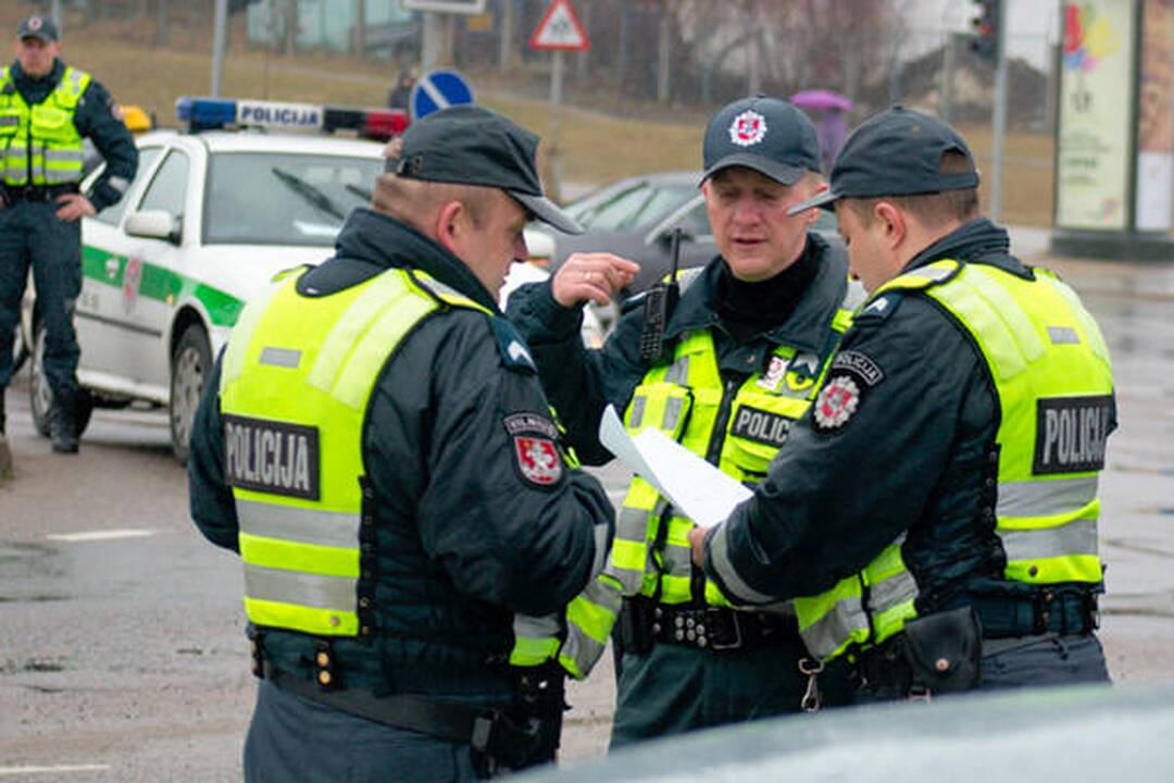 Vilniuje partrenkta per raudoną šviesoforo signalą bėgusi pėsčioji