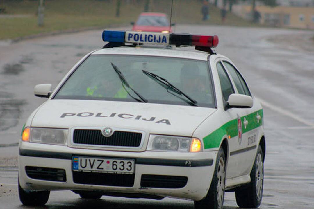 Vilniuje partrenkta per raudoną šviesoforo signalą bėgusi pėsčioji