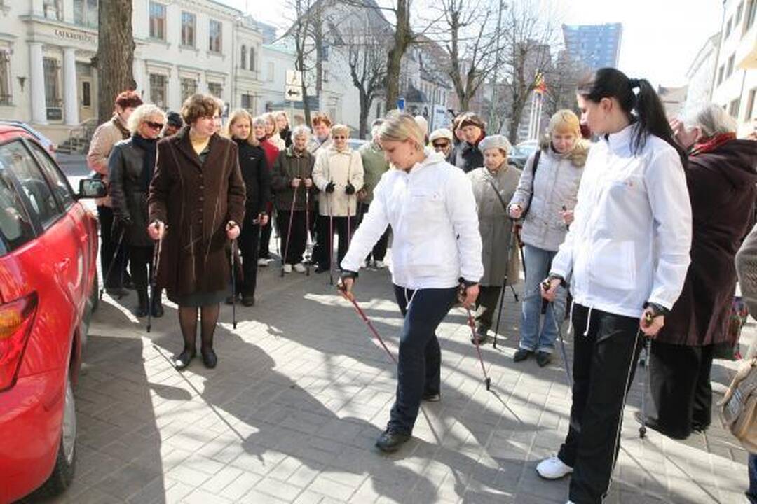 Daugėja šiaurietiško vaikščiojimo entuziastų