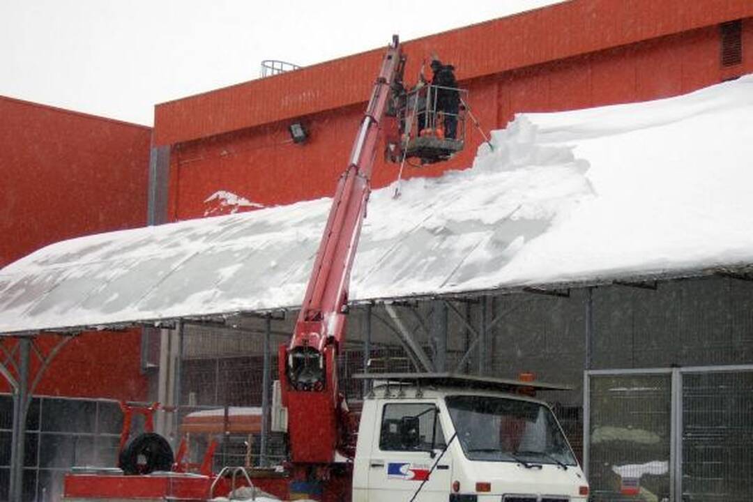 Kaune eismo sąlygos sudėtingos (dar papildyta)