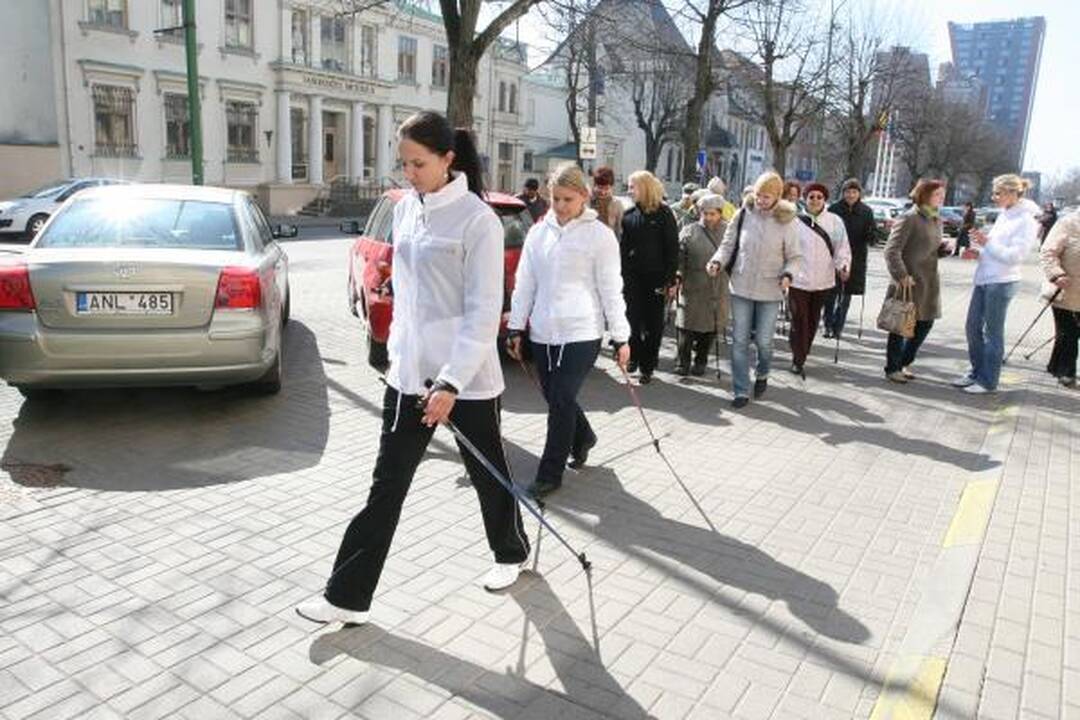 Daugėja šiaurietiško vaikščiojimo entuziastų