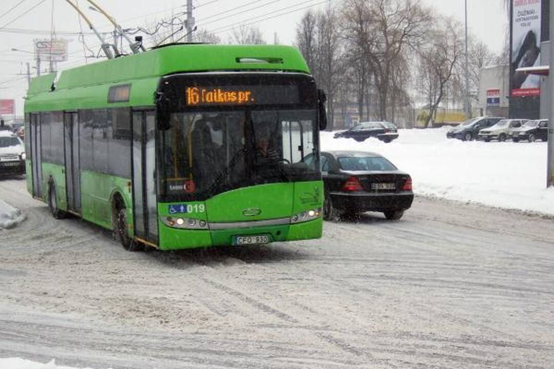 Kaune eismo sąlygos sudėtingos (dar papildyta)