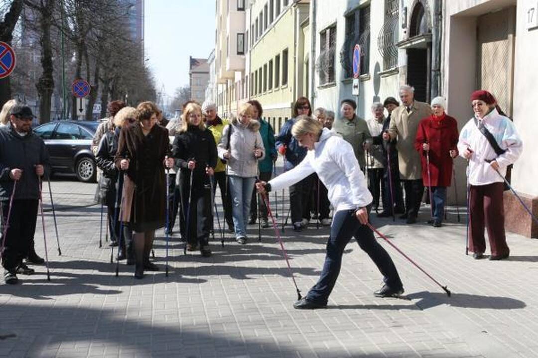 Daugėja šiaurietiško vaikščiojimo entuziastų