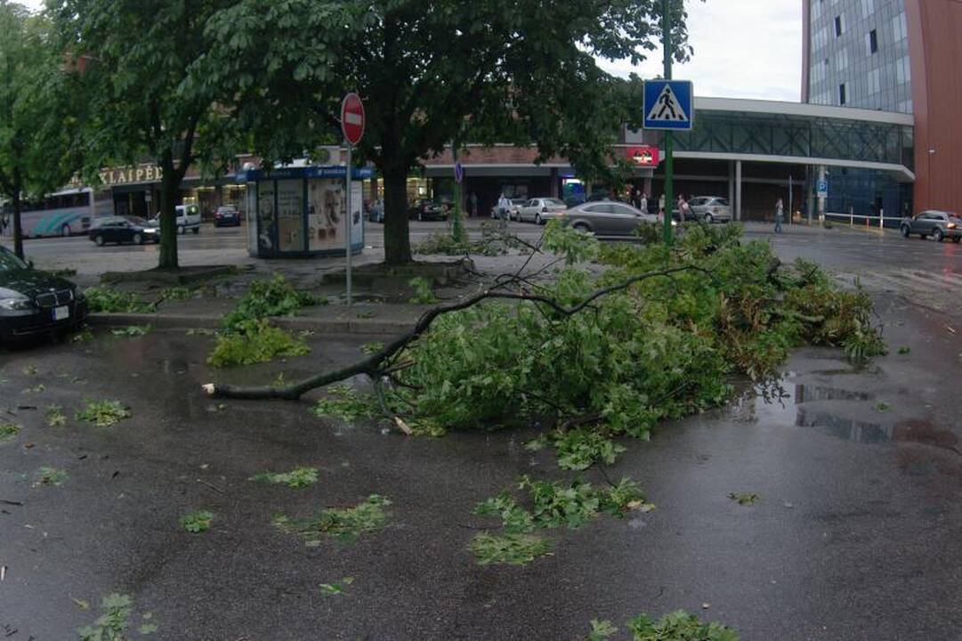 Uostamiestį vėl užklupo stipri vėtra ir lietus (papildyta 21:24 val.)