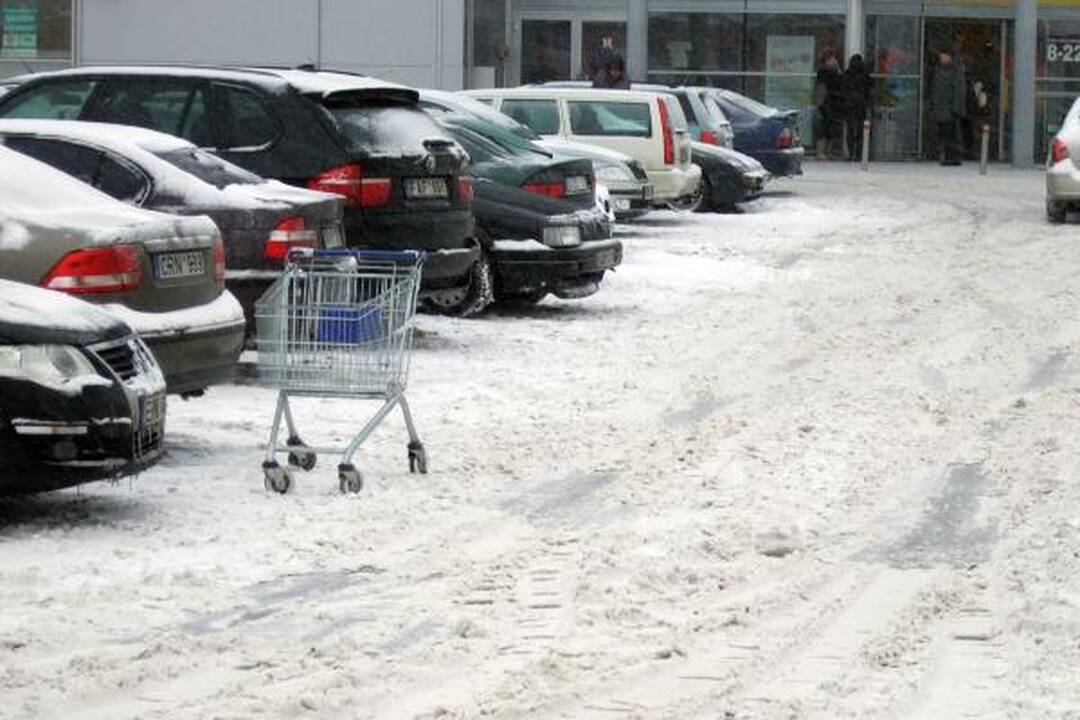 Kaune eismo sąlygos sudėtingos (dar papildyta)