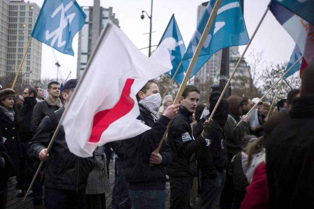Prancūzijos gėjų santuokų priešininkai surengė demonstraciją