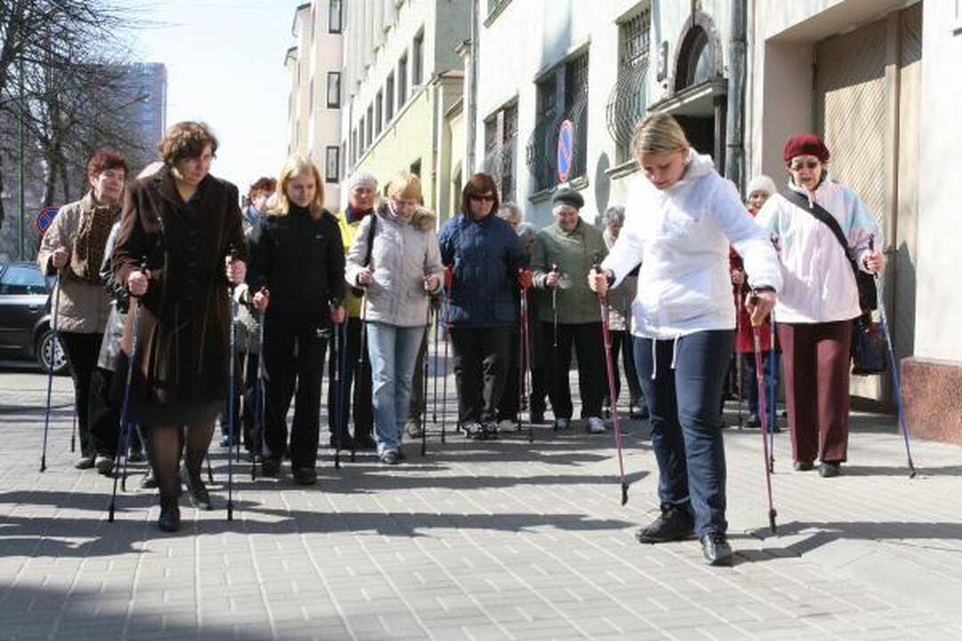 Daugėja šiaurietiško vaikščiojimo entuziastų