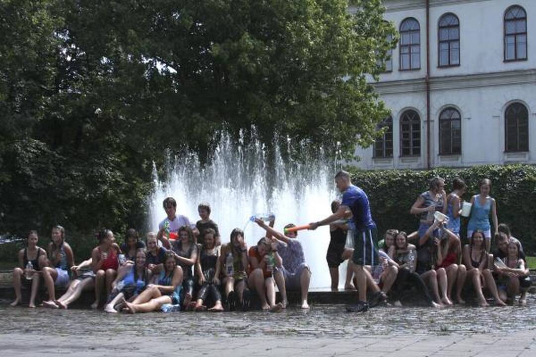 Karšta? Metas į vandens karą!