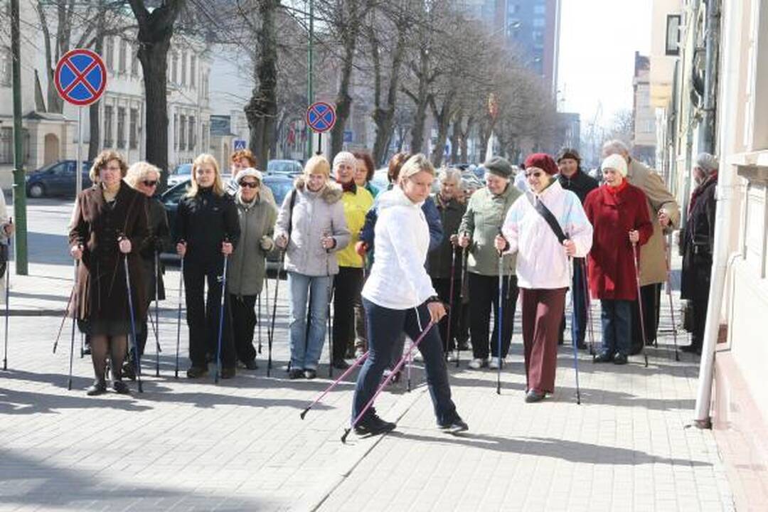 Daugėja šiaurietiško vaikščiojimo entuziastų