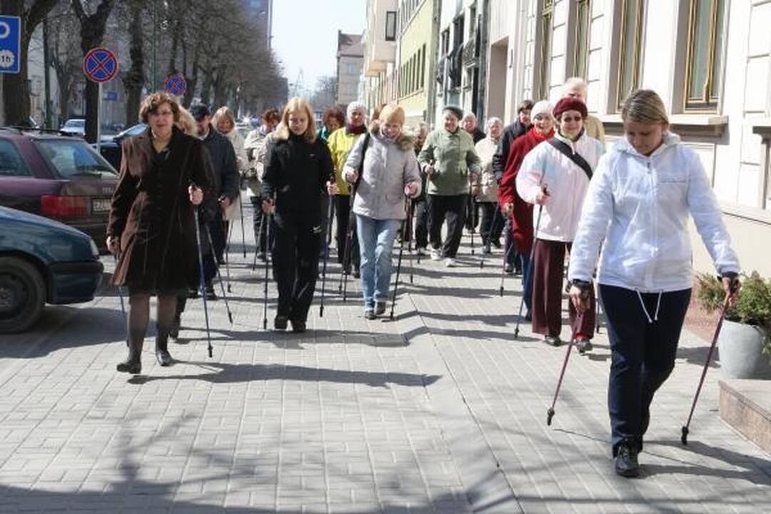 Daugėja šiaurietiško vaikščiojimo entuziastų