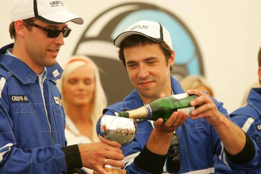 1000 km lenktynės: žvaigždžių varžybose triumfavo vyrai