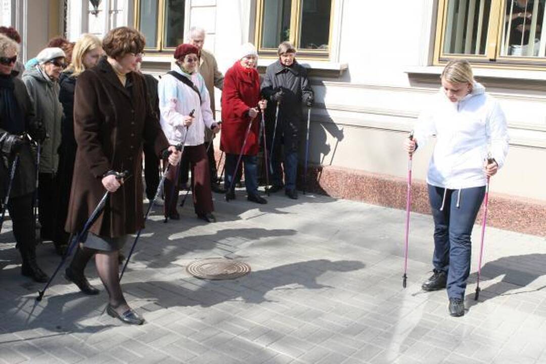 Daugėja šiaurietiško vaikščiojimo entuziastų