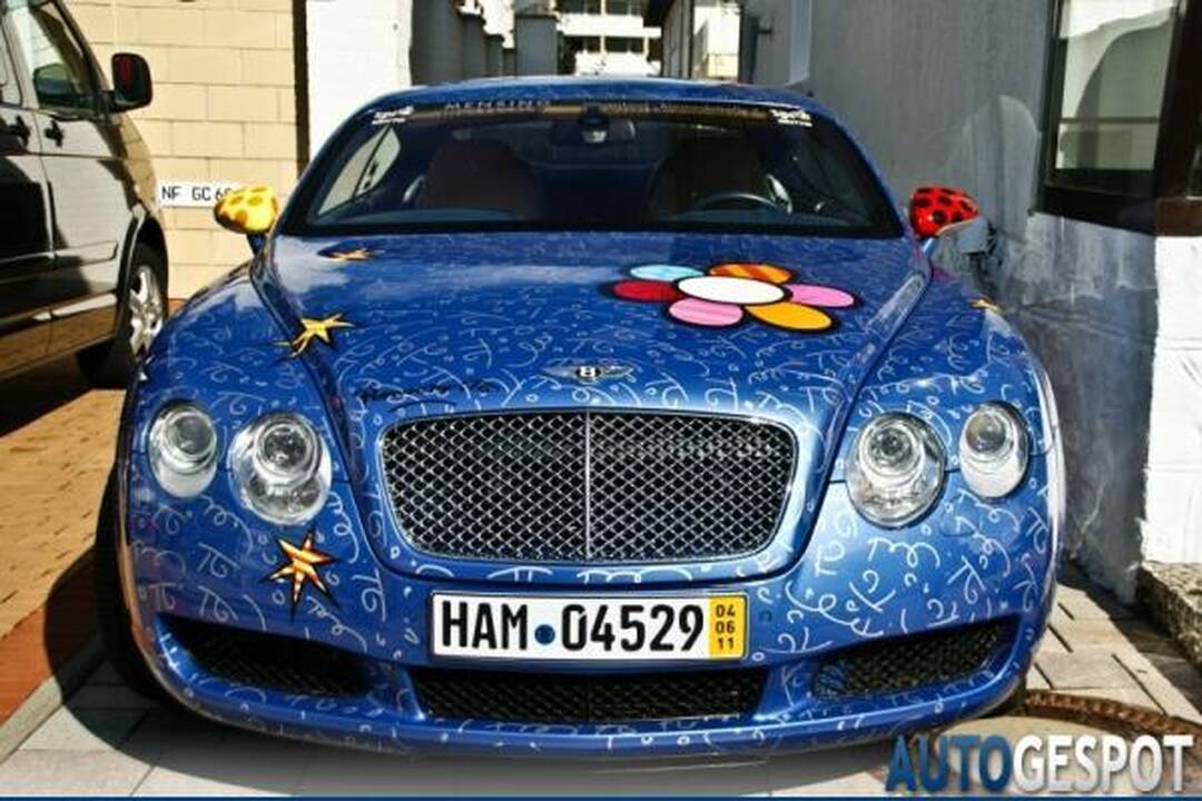 Dailininko perdažytas „Bentley“ bus parduodamas aukcione
