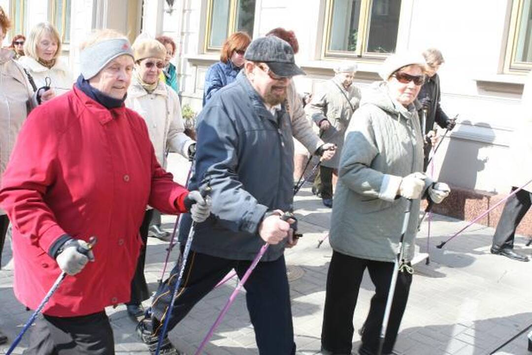 Daugėja šiaurietiško vaikščiojimo entuziastų
