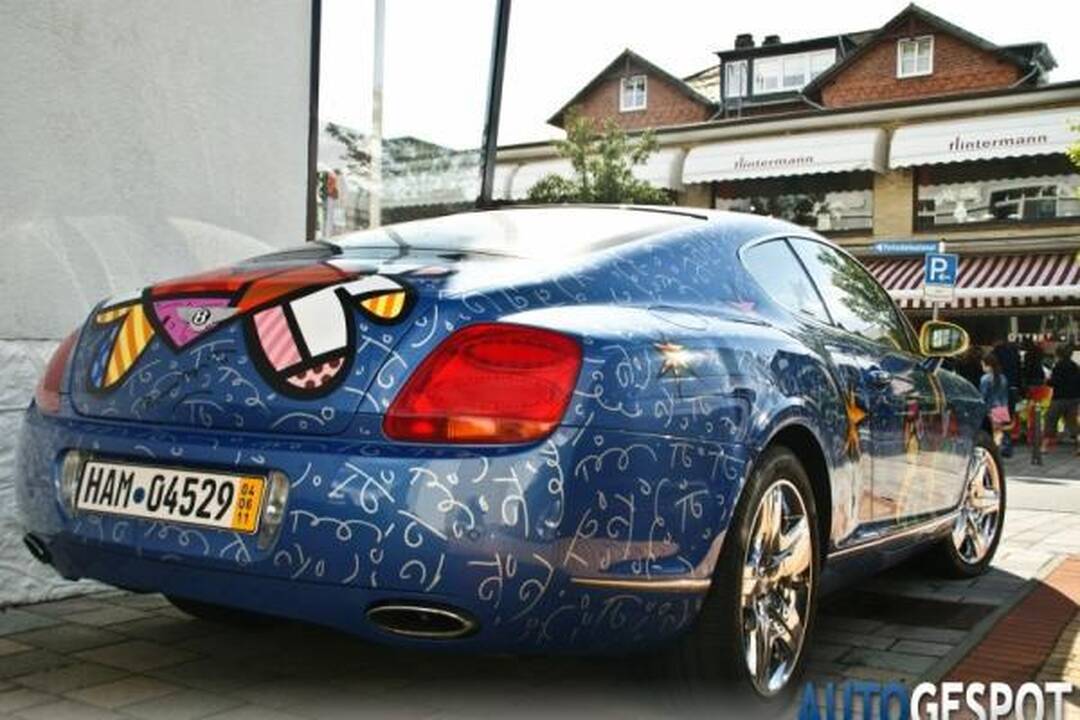 Dailininko perdažytas „Bentley“ bus parduodamas aukcione