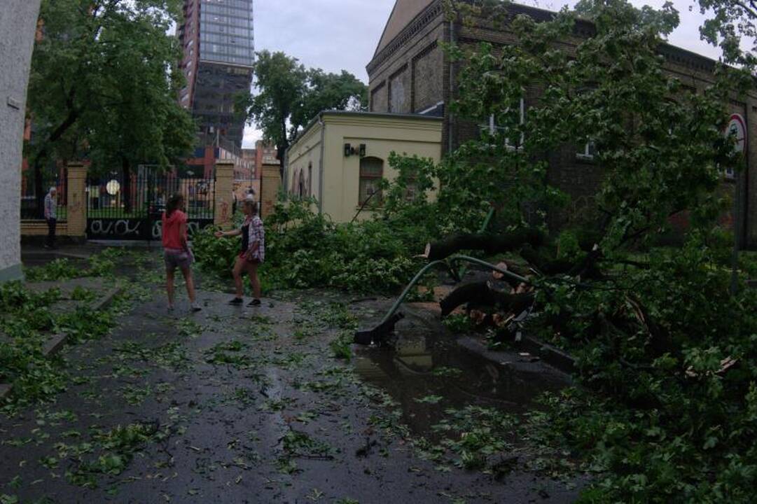 Uostamiestį vėl užklupo stipri vėtra ir lietus (papildyta 21:24 val.)