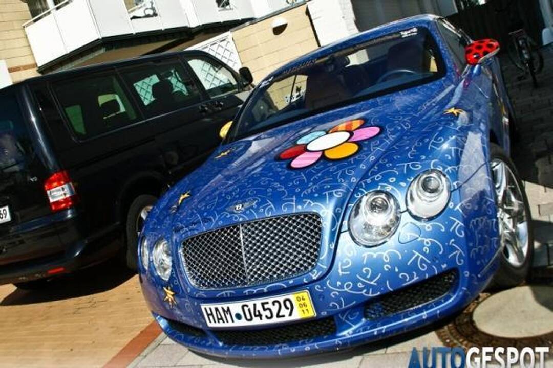 Dailininko perdažytas „Bentley“ bus parduodamas aukcione