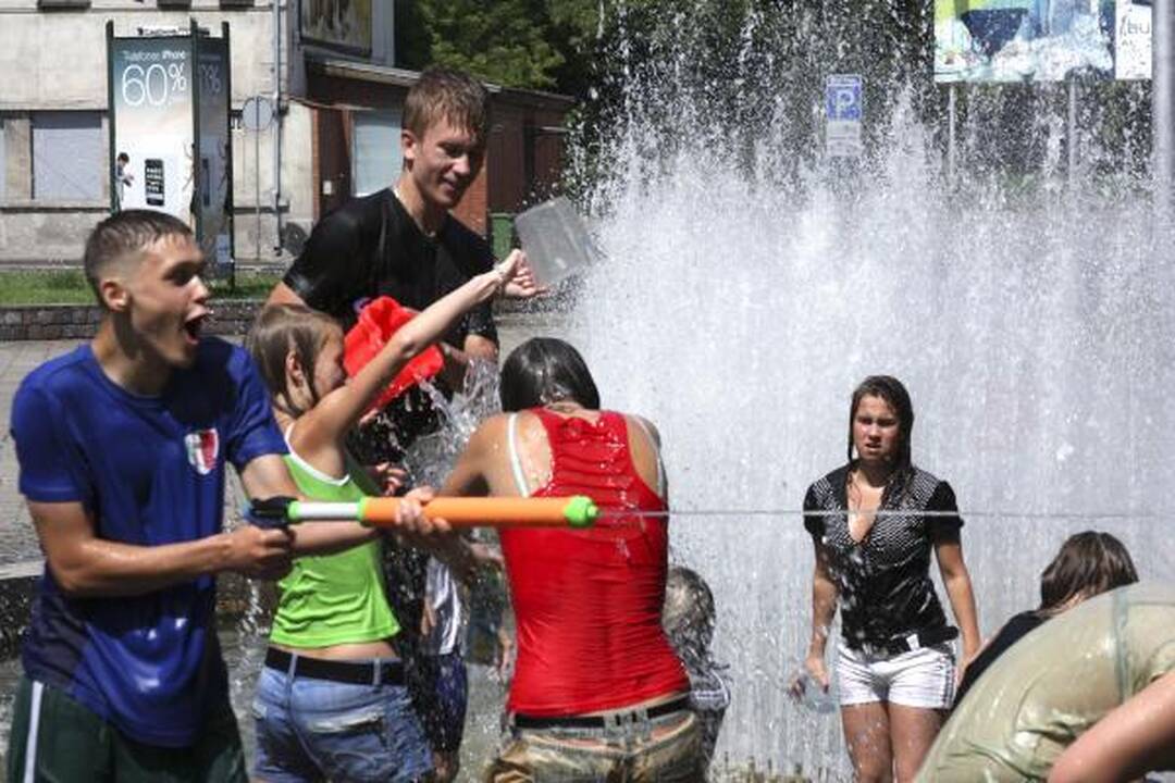 Karšta? Metas į vandens karą!