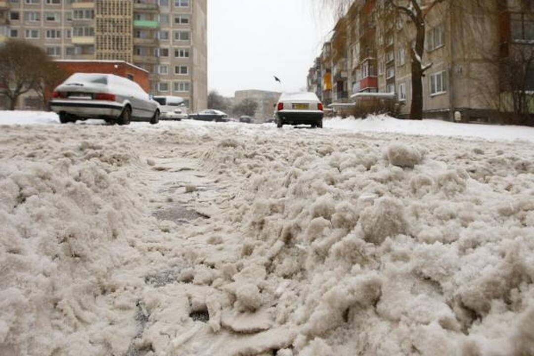 Kaune eismo sąlygos sudėtingos (dar papildyta)