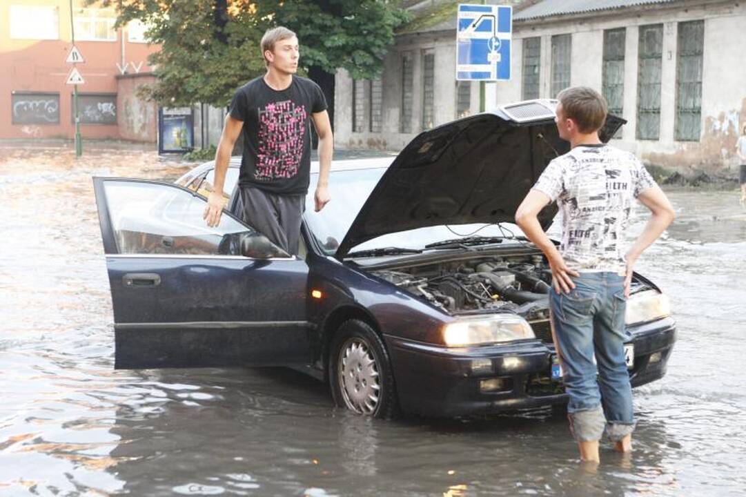 Uostamiestį vėl užklupo stipri vėtra ir lietus (papildyta 21:24 val.)