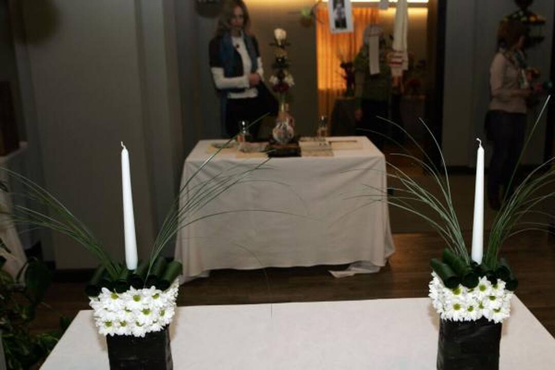 Floristikos gerbėjams – 100 gyvų gėlių kompozicijų