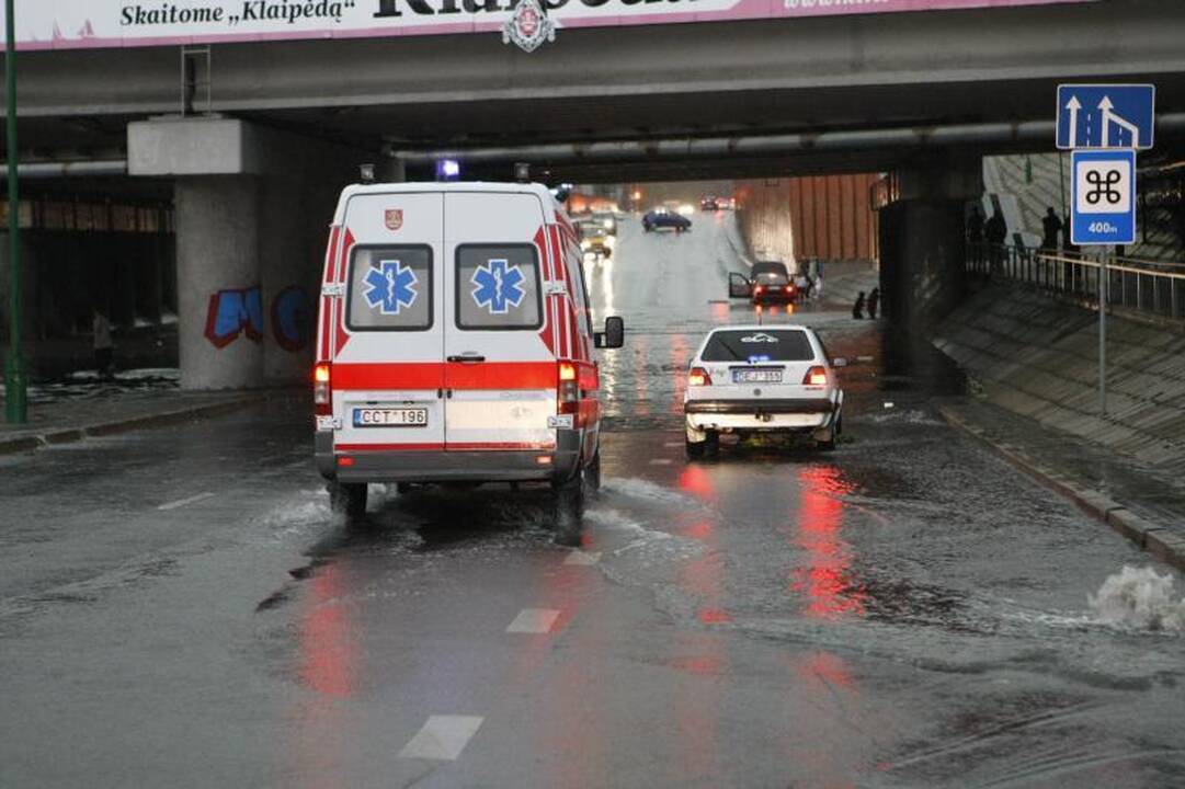 Uostamiestį vėl užklupo stipri vėtra ir lietus (papildyta 21:24 val.)