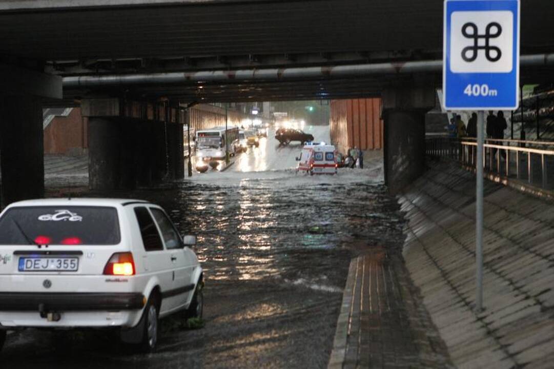 Uostamiestį vėl užklupo stipri vėtra ir lietus (papildyta 21:24 val.)