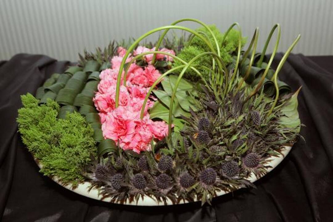 Floristikos gerbėjams – 100 gyvų gėlių kompozicijų