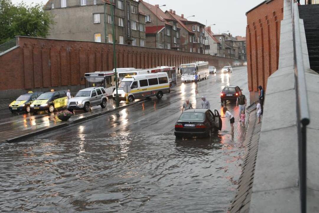 Uostamiestį vėl užklupo stipri vėtra ir lietus (papildyta 21:24 val.)