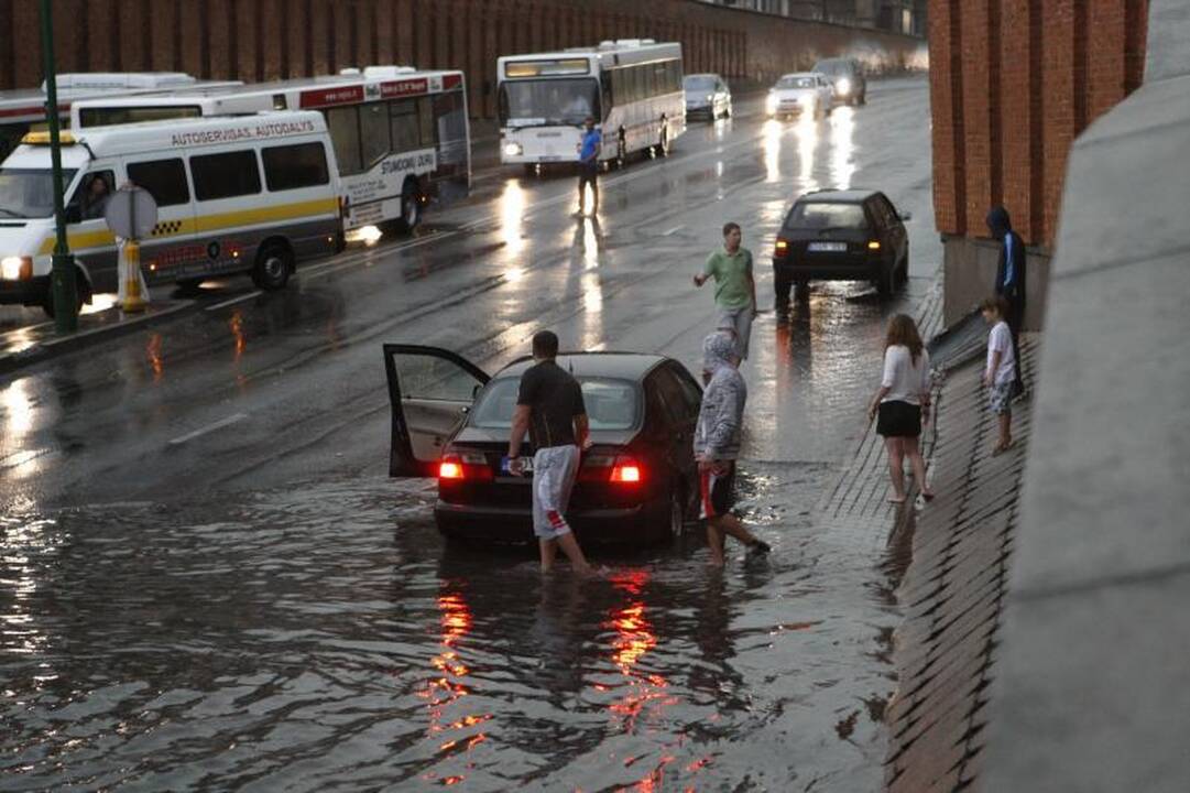 Uostamiestį vėl užklupo stipri vėtra ir lietus (papildyta 21:24 val.)