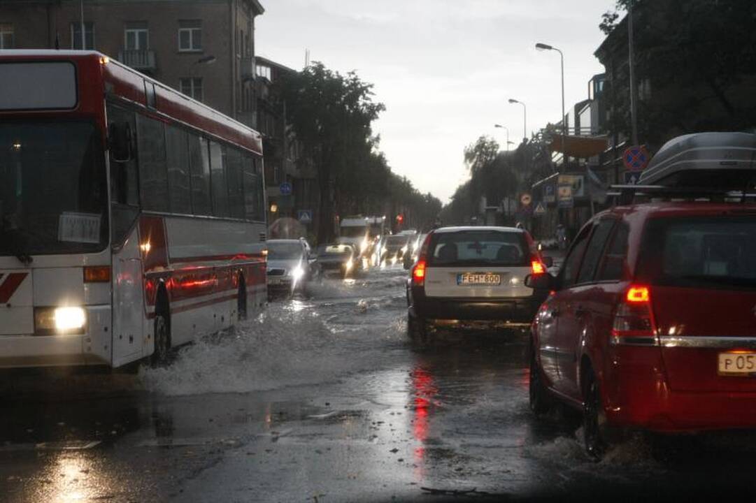 Uostamiestį vėl užklupo stipri vėtra ir lietus (papildyta 21:24 val.)