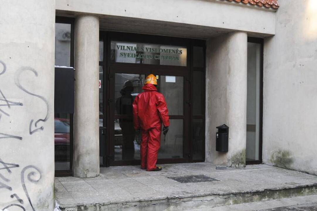 Vilniaus centre rastas vokas su neaiškaus turinio medžiaga