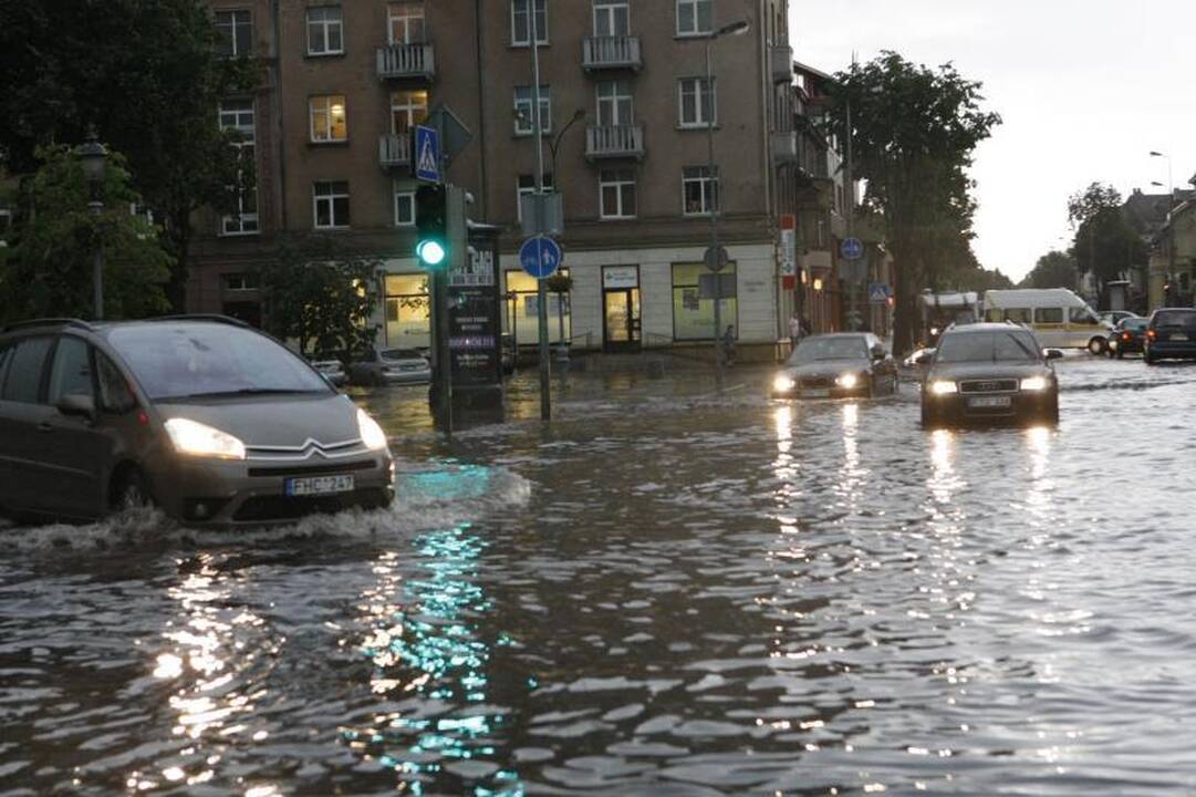 Uostamiestį vėl užklupo stipri vėtra ir lietus (papildyta 21:24 val.)